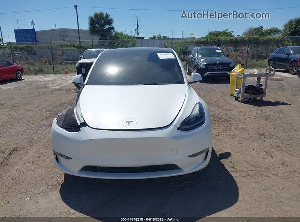 7SAYGDEF6NF469494 2022 TESLA MODEL Y White უკანა სალონის ხედი
