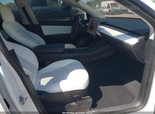 7SAYGDEF6NF469494 2022 TESLA MODEL Y White წინა სალონის ხედი