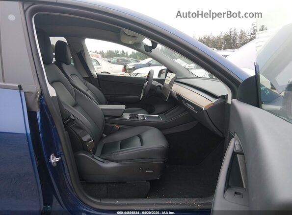 7SAYGDEF6NF492788 2022 TESLA MODEL Y Blue Widok wnętrza z przodu