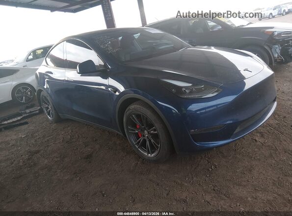 7SAYGDEF7RF063150 2024 TESLA MODEL Y Blue Przód prawy