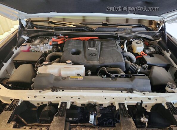 7SVAAABA3TX079016 2026 TOYOTA LIMITED White Engine compartment view