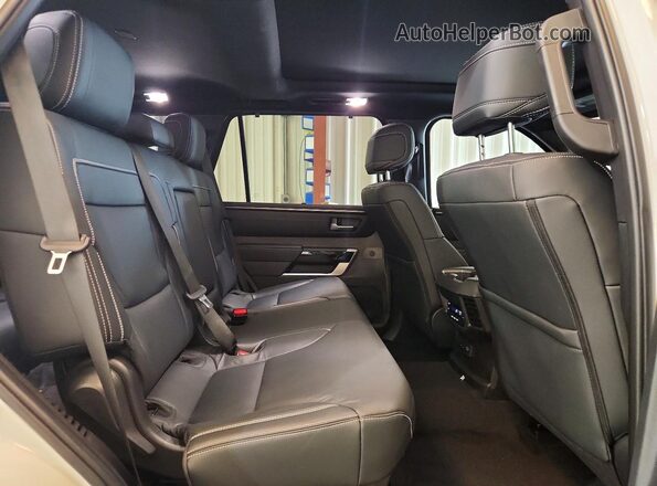 7SVAAABA3TX079016 2026 TOYOTA LIMITED White Rear interior view