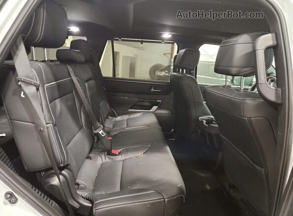 7SVAAABA4TX083561 2026 TOYOTA LIMITED Белый Вид задней части салона