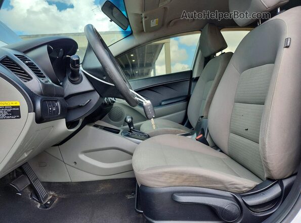 KNAFX4A64G5455735 2016 KIA FORTE Серебряный Вид панели приборов