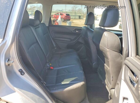 JF2SJGTC9HH425302 2017 SUBARU FORESTER2. Серебряный Вид подкапотного пространства