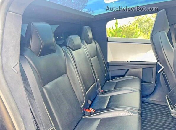 7G2CEHED6RA005124 2024 TESLA CYBERTRUCK Серый Вид салона спереди