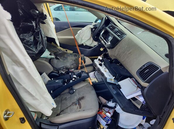 KNADM4A32G6681854 2016 KIA RIO Yellow Widok deski rozdzielczej
