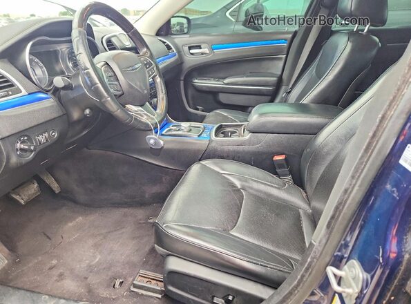 2C3CCAEG8HH579766 2017 CHRYSLER 300 Синий Вид панели приборов
