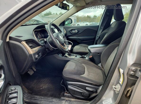 1C4PJLAB3GW137597 2016 JEEP CHEROKEE Silver Widok deski rozdzielczej