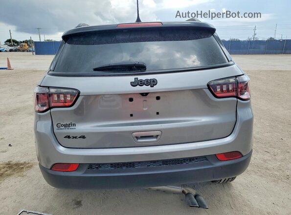 3C4NJDBB4NT228618 2022 JEEP COMPASS Silver წინა სალონის ხედი