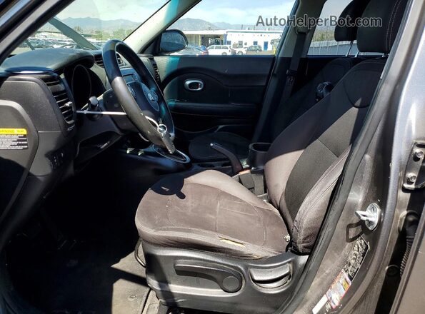 KNDJN2A26J7562818 2018 KIA SOUL Серый Вид панели приборов