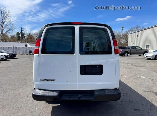 1GCZGGFF4H1263542 2017 CHEVROLET EXPRESS Белый Вид салона спереди