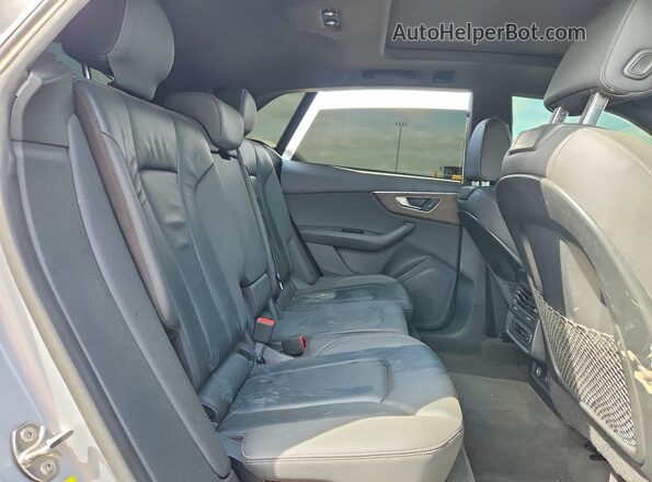 WA1AVAF19KD017493 2019 AUDI Q8 Silver Widok komory silnika