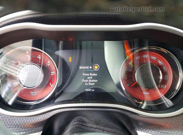2C3CDZC99JH149704 2018 DODGE CHALLENGER Red Widok tylnych siedzeń