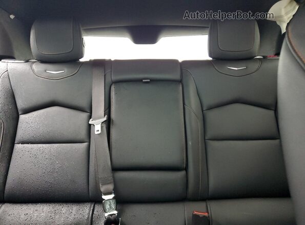 1GYFZER40KF199063 2019 CADILLAC XT4 Red Widok wnętrza z tyłu