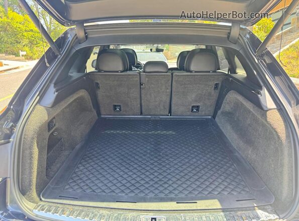 SJAAC2ZV6HC015264 2017 BENTLEY BENTAYGA Бирюзовый Вид задних сидений
