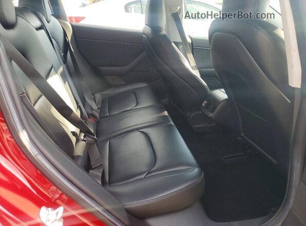 5YJ3E1EA4JF007090 2018 TESLA MODEL Red Widok wnętrza z tyłu
