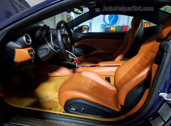 ZFF77XJA4H0226114 2017 FERRARI CALIFORNIA Blue Vista interior delantera