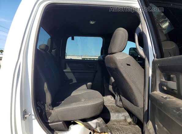 3C63RRGL7NG359170 2022 RAM 3500 White Widok wnętrza z tyłu