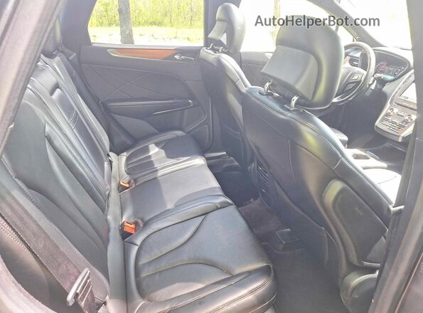 5LMCJ3D90HUL21750 2017 LINCOLN MKC Угольный Вид салона спереди