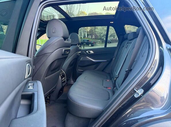 5UXCR6C52KLL26024 2019 BMW X5 Серый Вид салона спереди