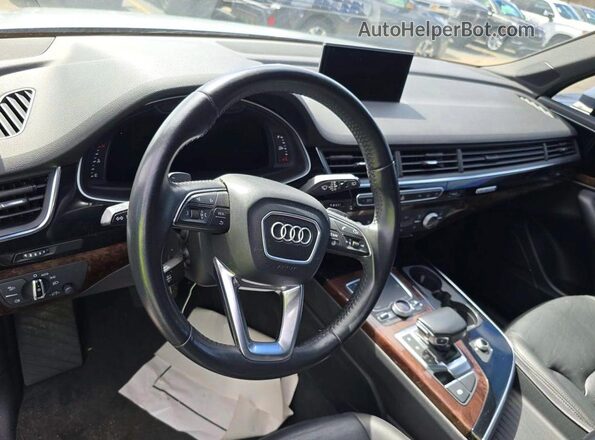 WA1LAAF74JD004268 2018 AUDI Q7 Silver Вид задніх сидінь