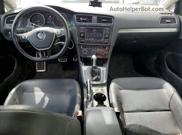 3VWH17AU3JM759439 2018 VOLKSWAGEN GOLF Черный Вид панели приборов