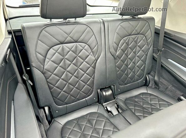 5UX23EM03R9U24321 2024 BMW X7 White Widok komory silnika