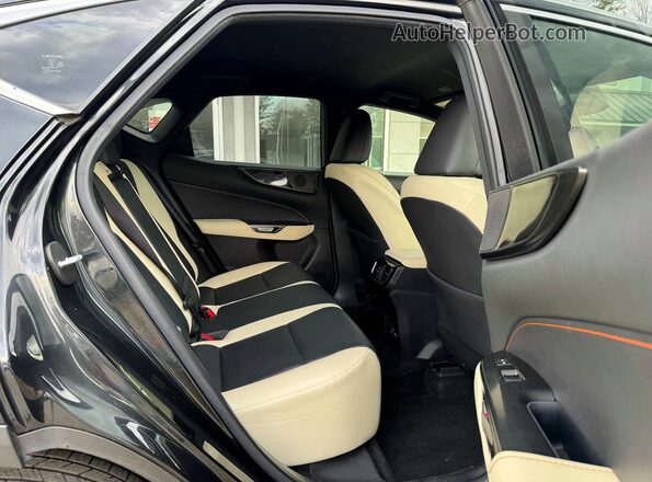 JTJADCAZ5N2001984 2022 LEXUS NX Черный Вид салона спереди