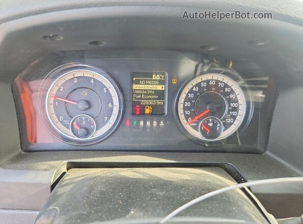 3C6UR5HJ6GG381142 2016 RAM 2500 Серебряный Вид задних сидений
