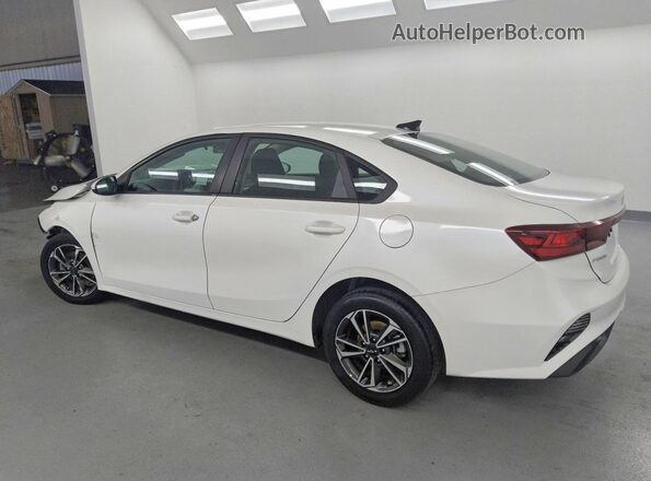 3KPF24ADXPE682691 2023 KIA FORTE Белый Задняя правая четверть
