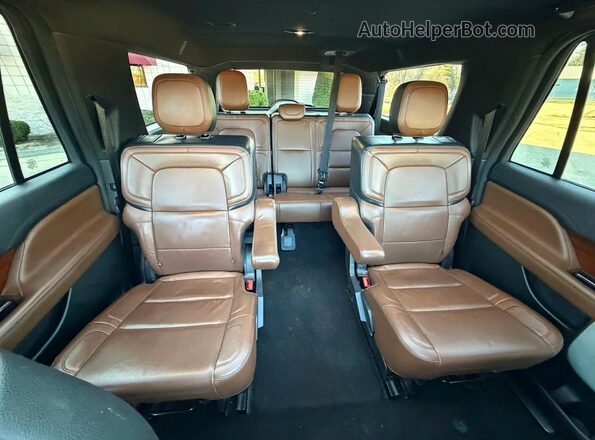 5LMJJ3LG6PEL01955 2023 LINCOLN NAVIGATOR Gray Widok komory silnika