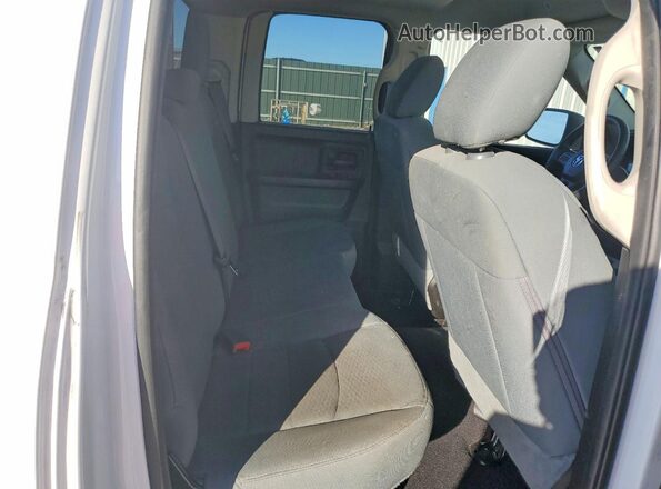 1C6RR6FG4KS678091 2019 RAM 1500 White Widok wnętrza z tyłu