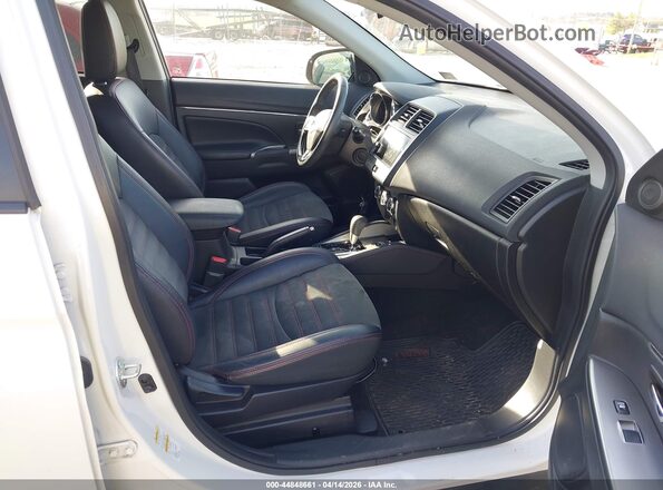 JA4AR3AW5JU019159 2018 MITSUBISHI OUTLANDER SPORT Белый Вид салона спереди