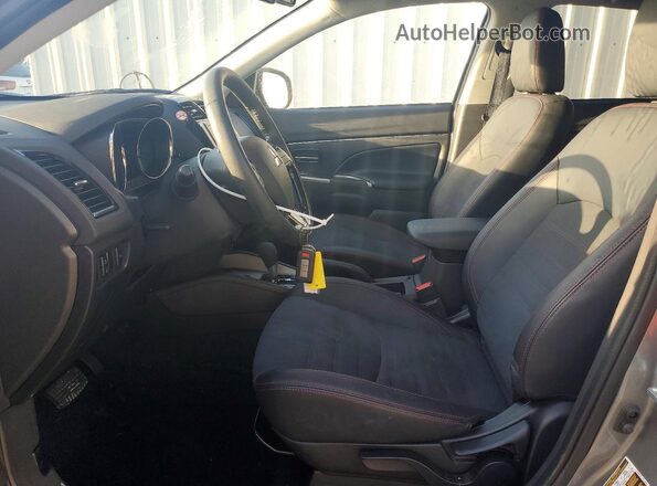 JA4ARUAU6SU008564 2025 MITSUBISHI OUTLANDER Серебряный Вид салона спереди
