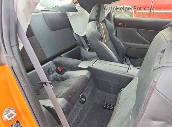 JF1ZNBG19P9755565 2023 TOYOTA GR86 Orange Vista de los asientos traseros