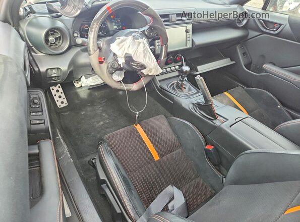 JF1ZNBG19P9755565 2023 TOYOTA GR86 Orange Vista del salpicadero
