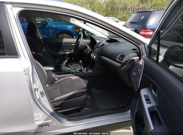 JF2GPABC5H9205300 2017 SUBARU CROSSTREK Серебряный Вид салона спереди