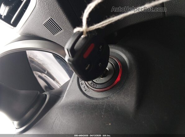 JF2GTAEC3K8283353 2019 SUBARU CROSSTREK Белый Вид панели приборов