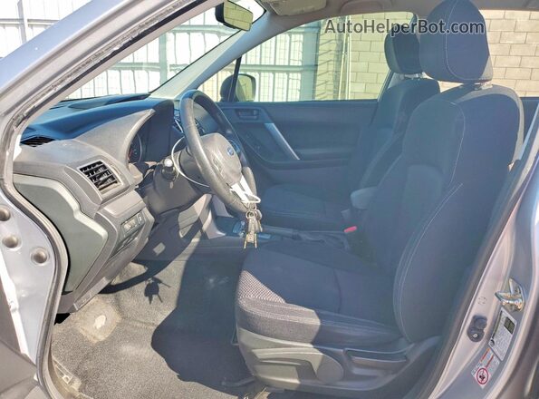 JF2SJABC5HH447408 2017 SUBARU FORESTER Серебряный Вид салона спереди