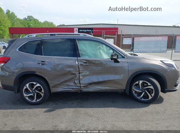 JF2SKAMC4RH504337 2024 SUBARU FORESTER Champagne Սալոնի հետևի տեսք
