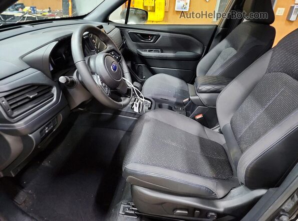 JF2SLDBC4SH440789 2025 SUBARU FORESTER Black Widok wnętrza z przodu