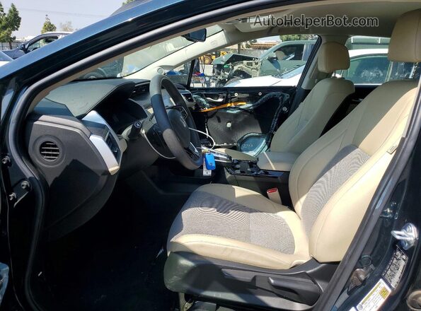 JHMZC5F16JC022062 2018 HONDA CLARITY Зеленый Вид салона спереди
