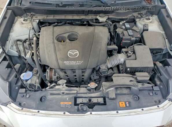 JM1DKDB71K0404540 2019 MAZDA CX-3 White Rear interior view