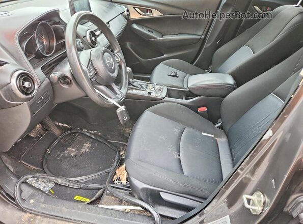 JM1DKDB76M1504355 2021 MAZDA CX-3 Серый Вид салона спереди