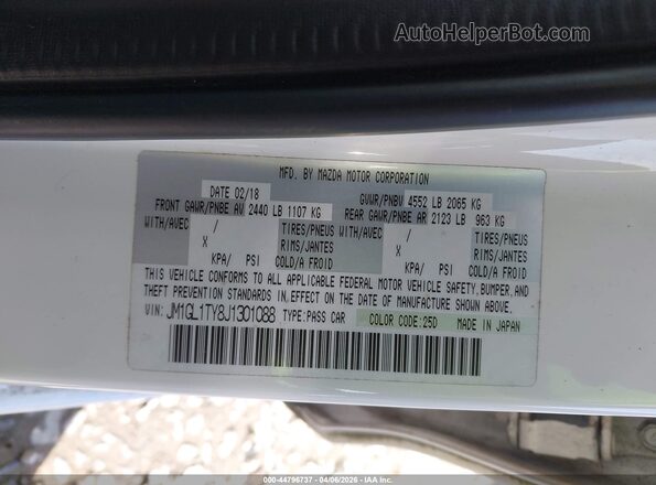 JM1GL1TY8J1301088 2018 MAZDA 6 White Вид підкапотного простору
