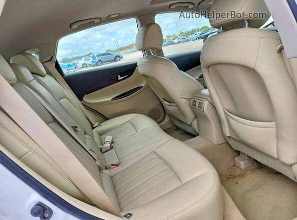 JN1BJ0RP7HM381908 2017 INFINITI QX50 White Widok wnętrza z tyłu