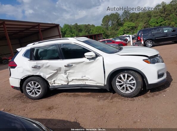 JN8AT2MT7HW153631 2017 NISSAN ROGUE White Вид задньої частини салону