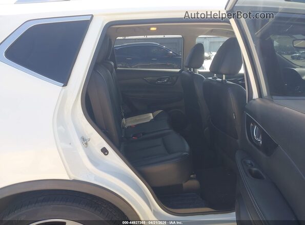 JN8AT2MT7JW465762 2018 NISSAN ROGUE White Widok naklejki z numerem VIN