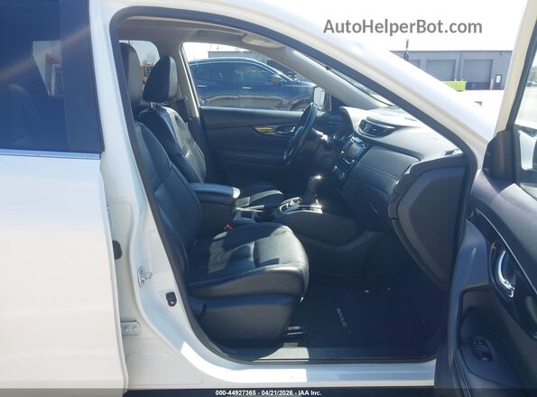 JN8AT2MT7JW465762 2018 NISSAN ROGUE White Widok wnętrza z przodu